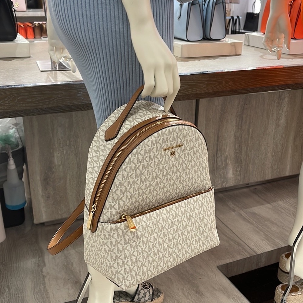 Michael Kors Womens Valerie Medium Logo Backpack 30F2G9VB2B-149 (Vanilla)
NWT - Picture 10 of 16